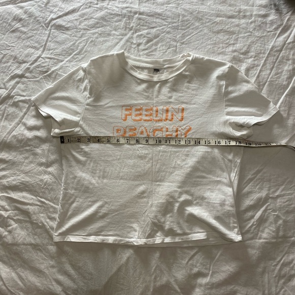 2/$15 Cropped white Feelin Peachy graphic tee - Picture 4 of 5